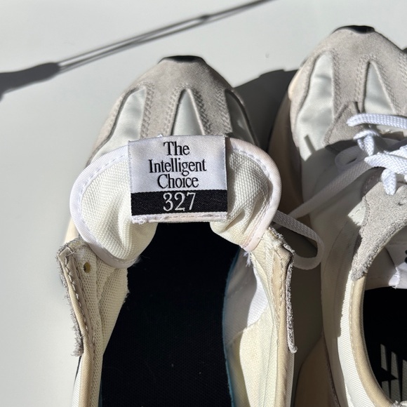 New Balance Classics 327 - Picture 6 of 8
